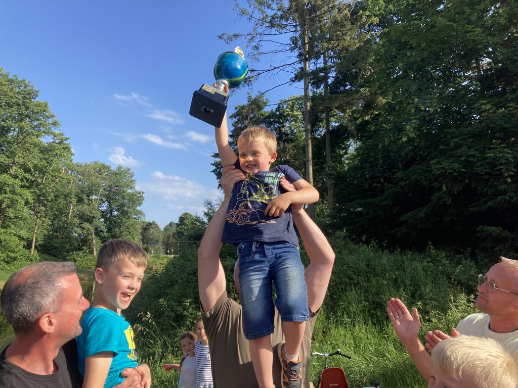 Familie Wolfgang Soring gewinnt das Familienangeln! – Angelsportverein Heede  (Ems) e. V.